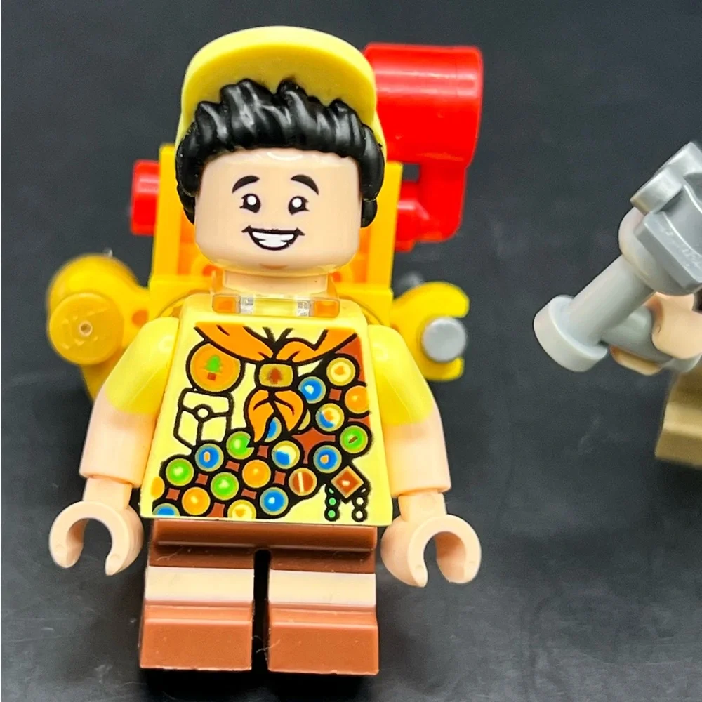 LEGO - Pixar Up - Minifigures - Carl, Russel, and Dug‎ w/ various Accessories